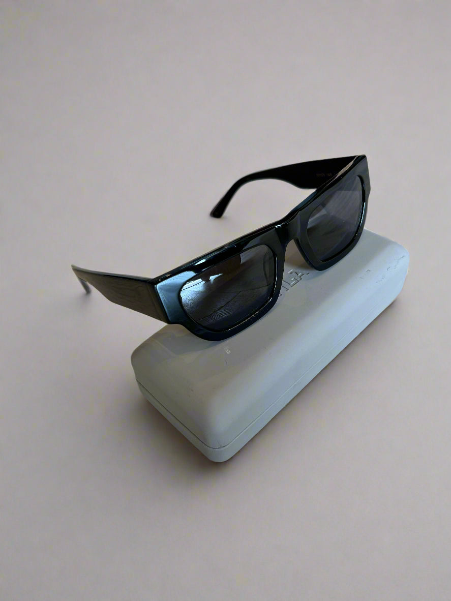 Vehla Sunglasses, Finn - Black/Smoke