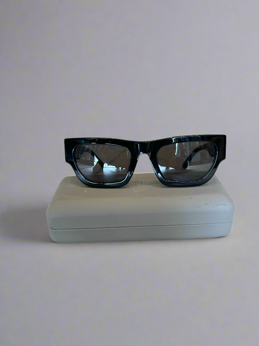 Vehla Sunglasses, Finn - Black/Smoke